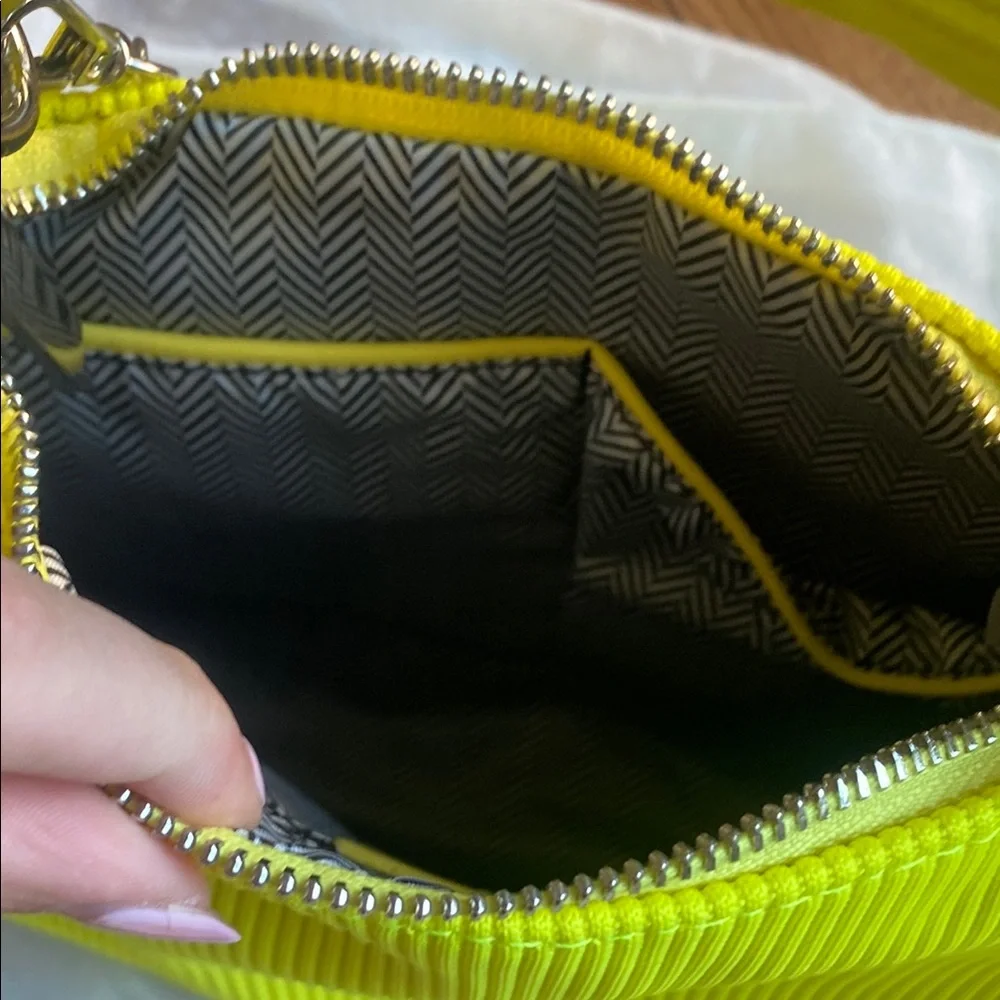 Vibrant Yellow Shoulder Bag with Textured Finish and Chain Detail - Picture 6 of 9